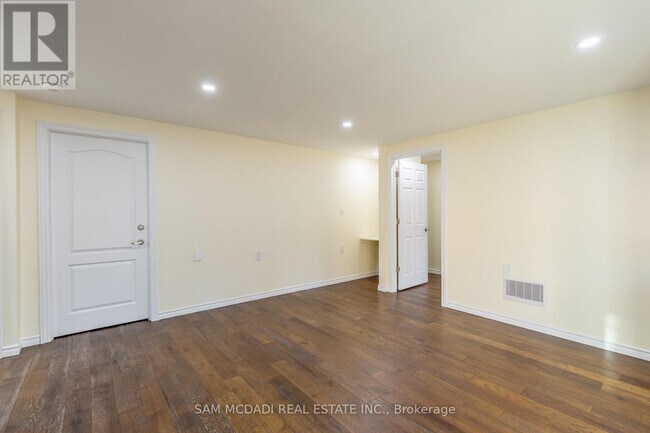 Photo - 841 Magnolia Tsse.