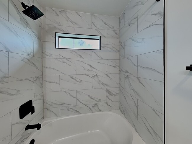 Photo - 3109 8th St W