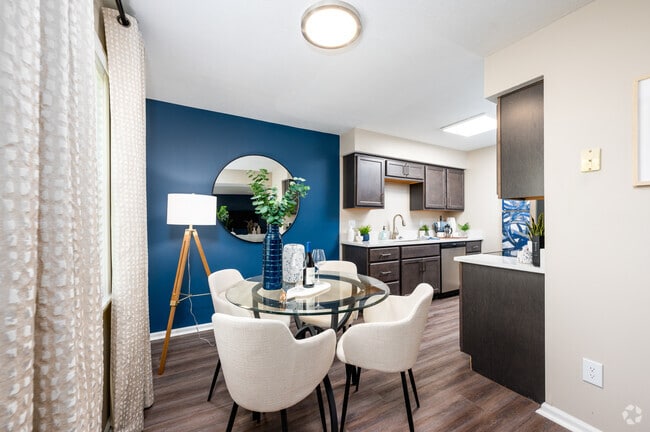 1BR, 1BA - 756SF - Dining Room