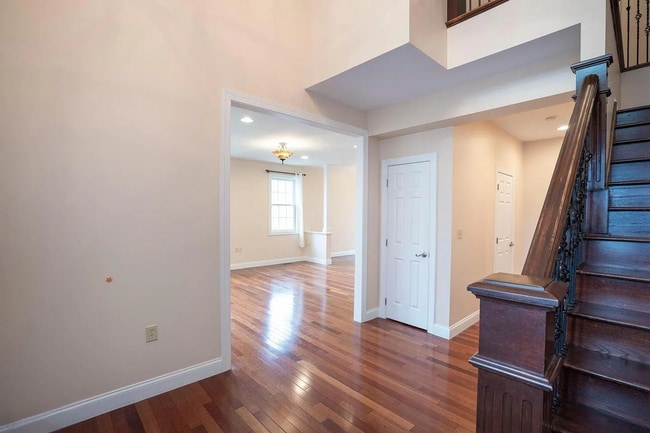 Photo - 4 Bedroom House For Rent
