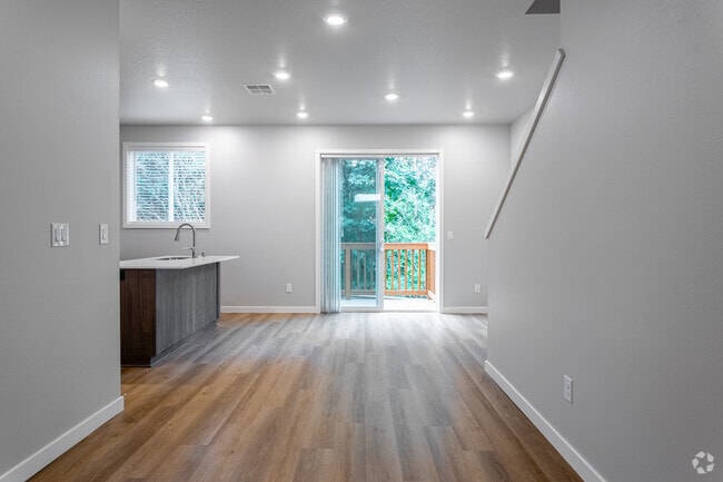 4BR, 3BA Townhome - 1,426SF