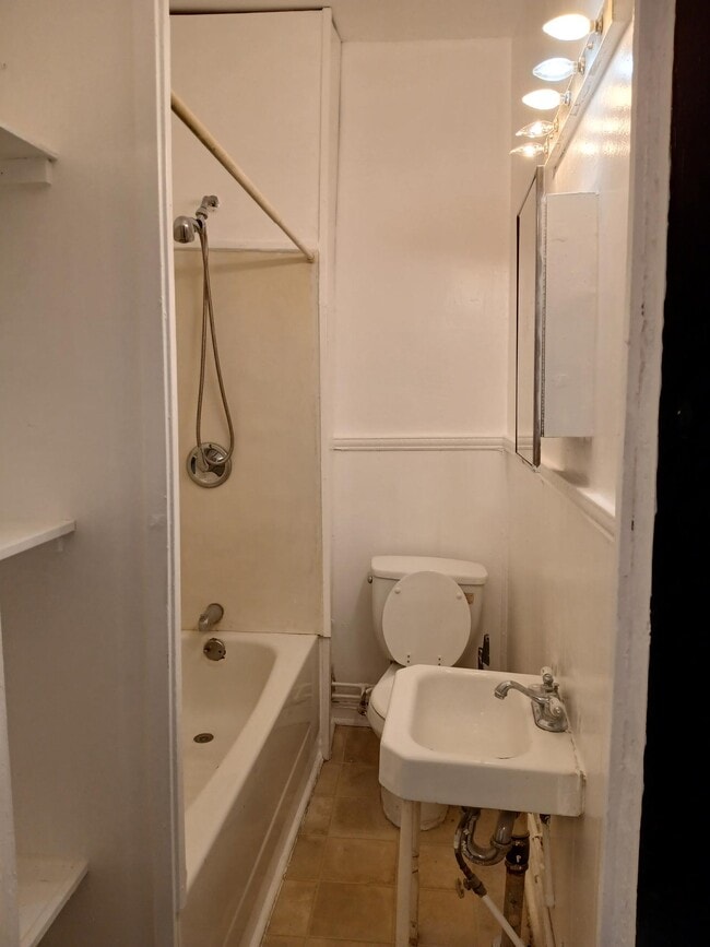 Photo - 1716 McCulloh St Unidad 2