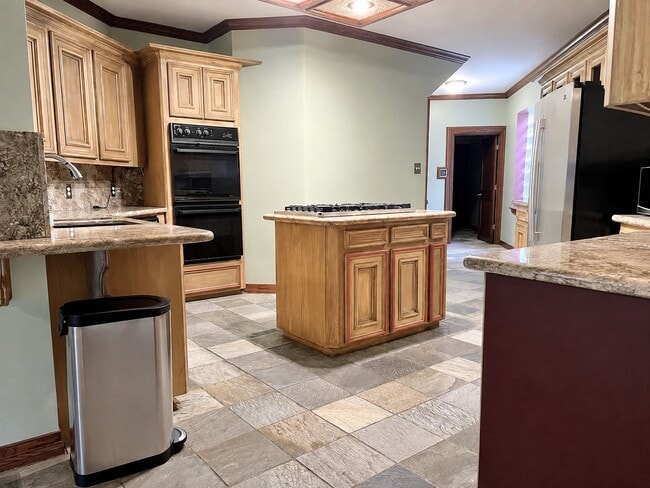 6983 Oakwood Park