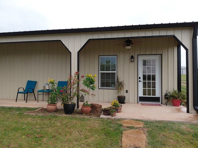 Building Photo - Affordable & Charming 1 bed and 1 bath with all bills paid including lawn care!