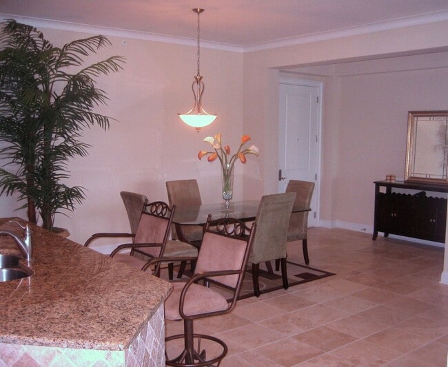 Photo - Luxury 3 Bed 2 Bath Condo at Crescent at U...