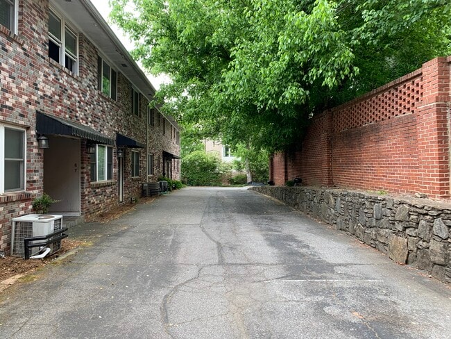 SIDE OF BUILDING - 3668 Kingsboro Rd NE Unit 1