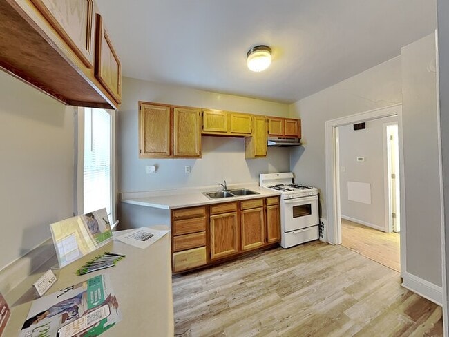 Photo - 1856 Clear Ave E