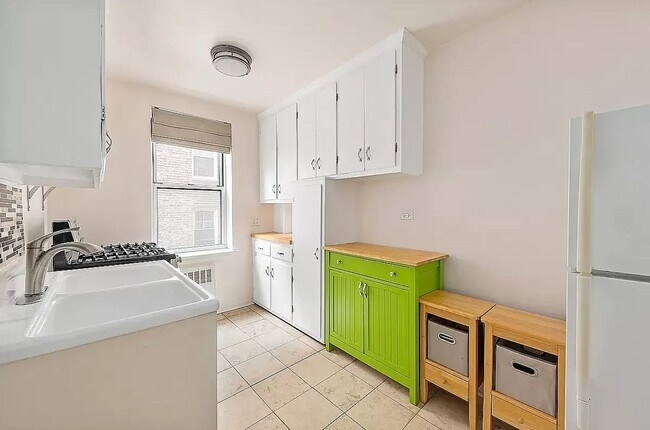 Photo - 153 Bennett Ave Apartment Unit Bennett Avenue