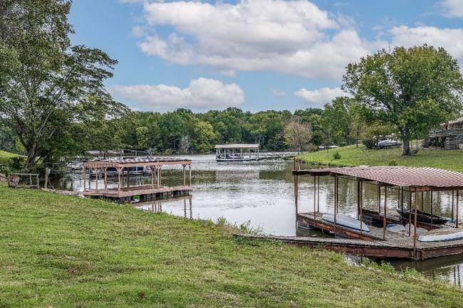 204 Edgewater Dr