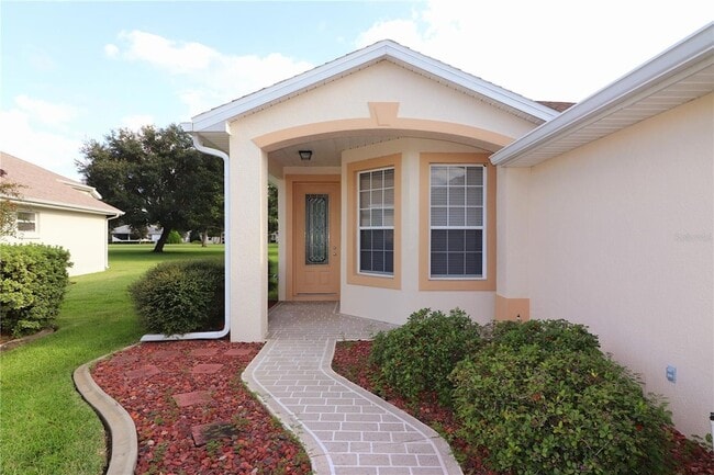 Photo - 5532 Sir Churchill Dr