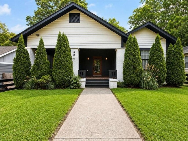 Photo - 906 Westmont Rd SW