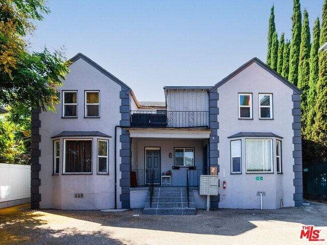 Building Photo - 11472 Ventura Blvd Unit B Rental