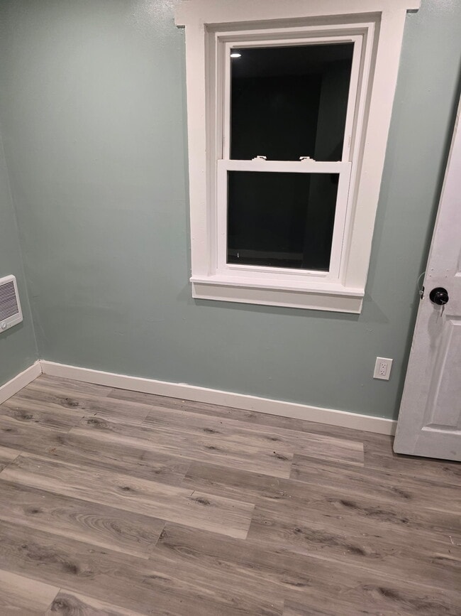 Photo - 1 1/2 Oliver Ave