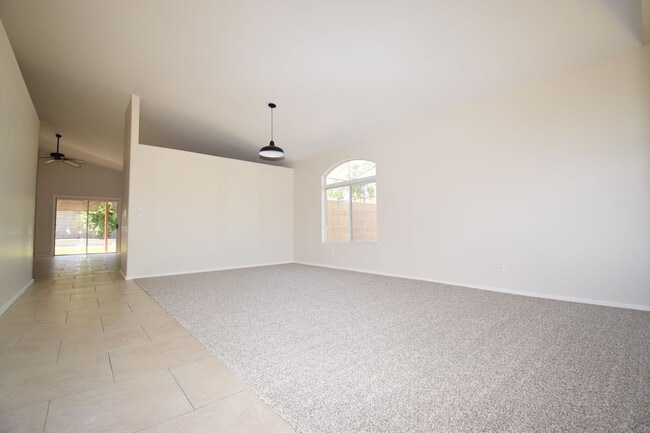 Photo - 4307 E Meadow W Ln