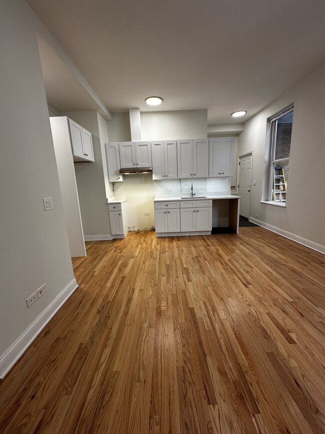 Building Photo - 509 N Wells St Unit Coach House