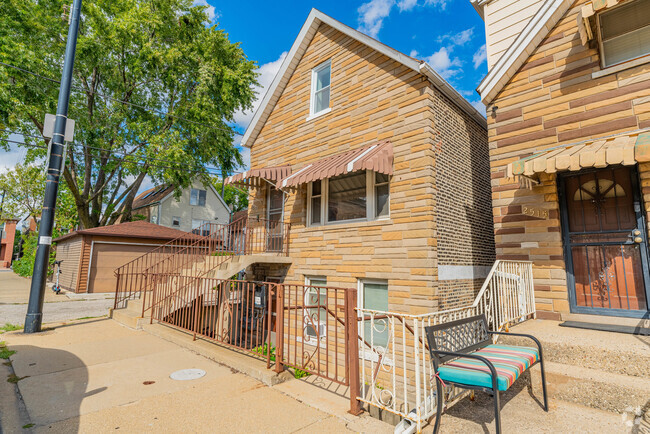 Building Photo - 2513 S Claremont Ave Unit 2513 S Claremont Rental