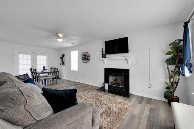 Photo - 633 Dorene Pl