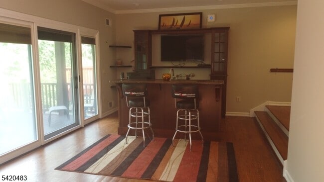 Photo - 220 Butternut Dr