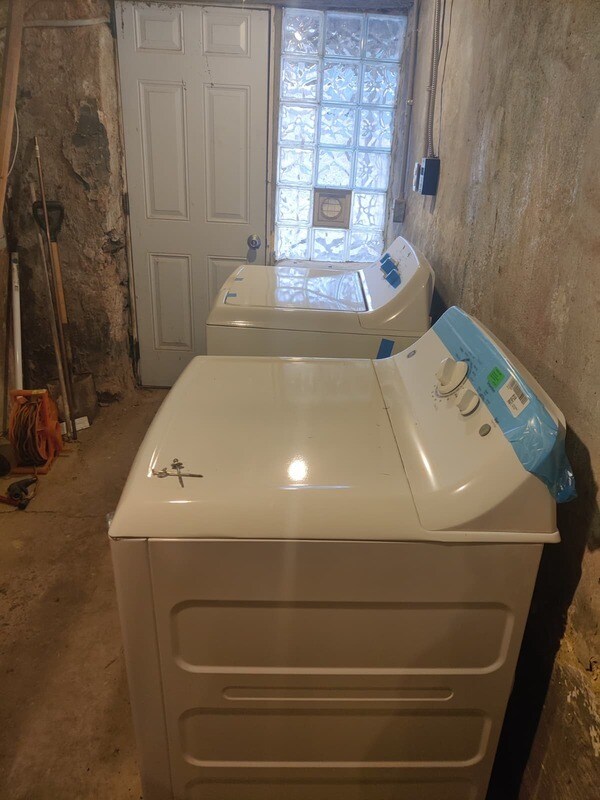 Photo - 355 E Upsal St