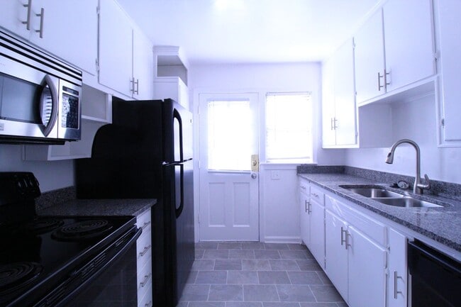 Photo - January FREE On This 2 Bedroom 1 Bath Duplex In The Waldo Area
