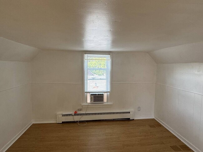 Photo - 1034 E Johnson St