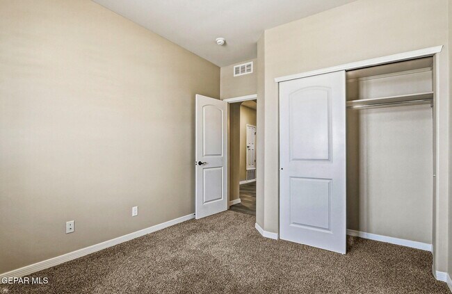 Photo - 2157 Honour Point Pl