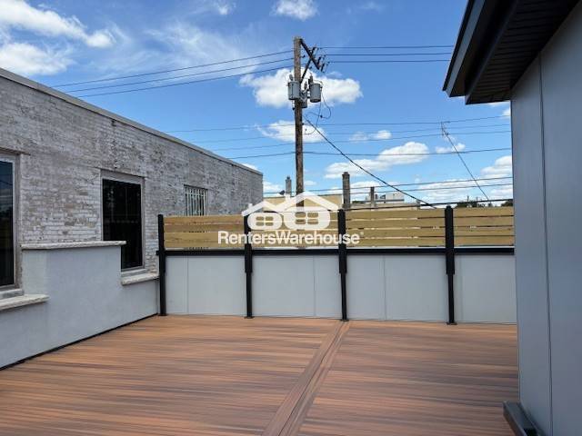 Photo - 1575 University Ave W