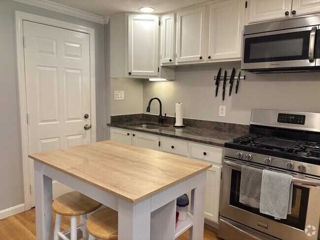 Building Photo - 20 Bremen St Unit 1 Rental