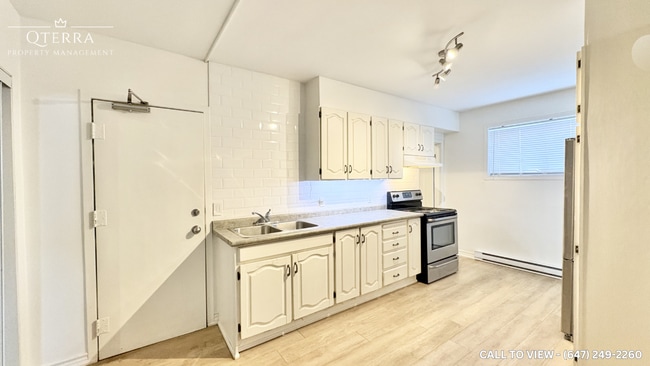 Photo - 606 Chaucer Av