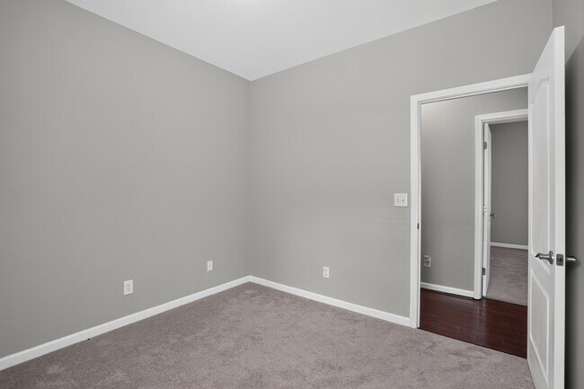 Photo - 265 Oxmoor Pl