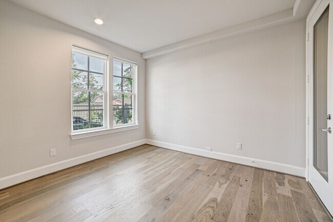 Photo - Stunning Modern Townhome in Central Location!