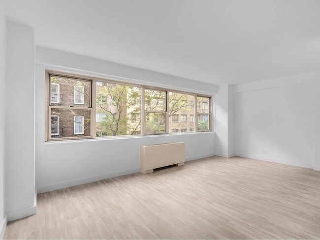 Photo - 321 E 48th St Unidad 4C