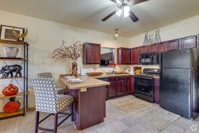 1BR, 1BA, 665SF- Kitchen