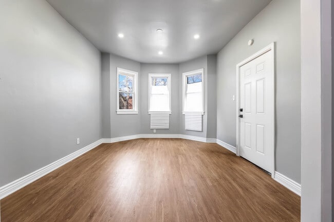 Photo - 7917 S Ellis Ave