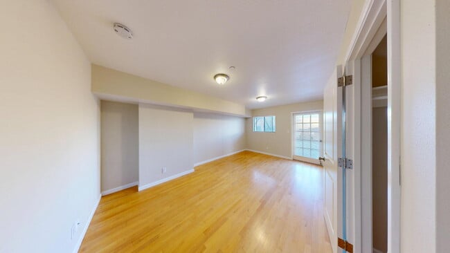 Building Photo - THIS IS A CO-LIVING SPACE in the Parkside ... Rental