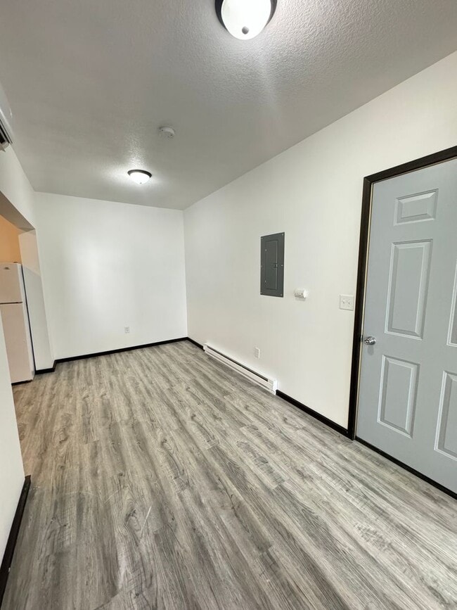 Photo - Remodeled 2-Bedroom Upper Apartment in Mil...