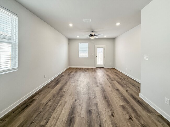 Photo - 2104 Lost Timbers Dr