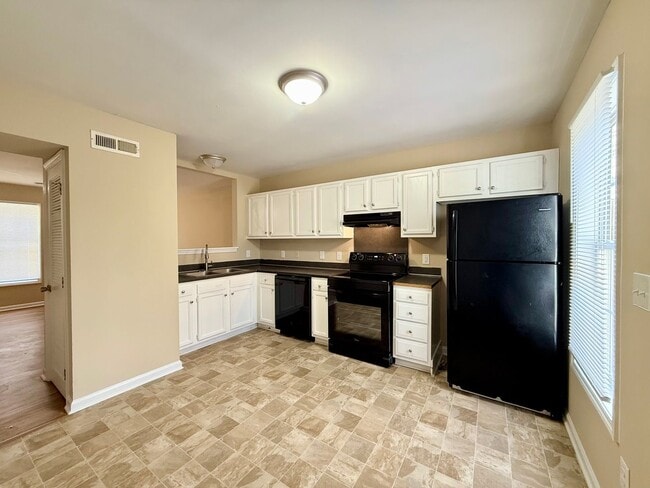 Photo - 461 Allison St NW