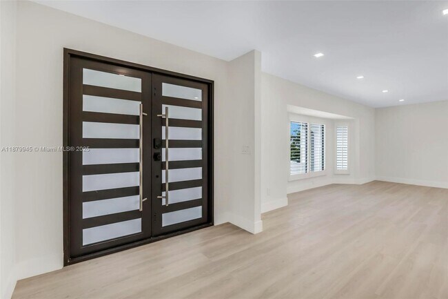 Photo - 105 Sinclair St SE