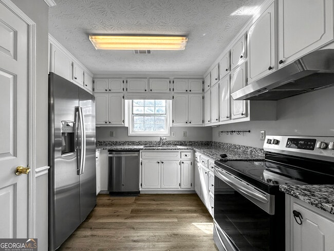 140 Landing Dr