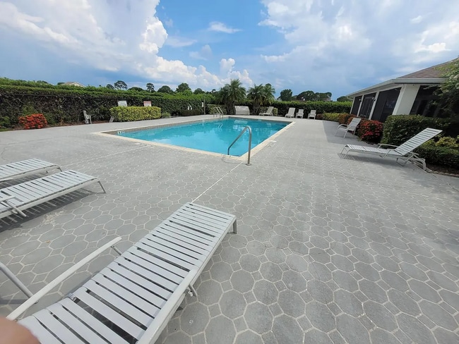 134 Lakepointe Cir
