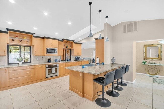 Photo - 1374 Viewtop Dr