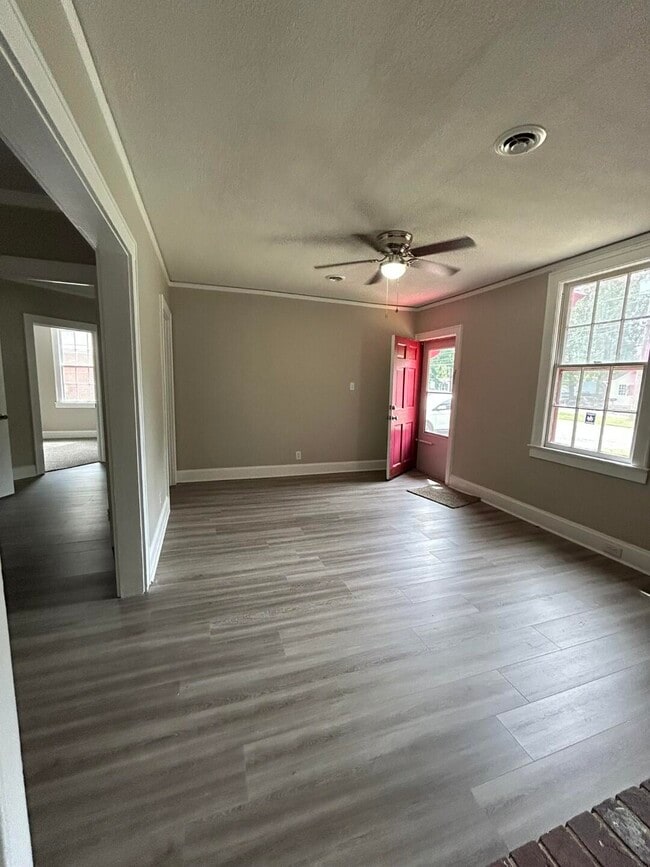 Photo - 411 E Charlotte Ave