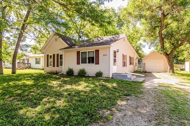 Building Photo - Please View 3D Virtual Walk-Through Before... Rental