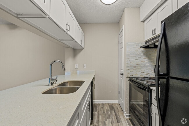 2HAB/2BA - 1100 pies cuadrados - Misty Hollow Apartments