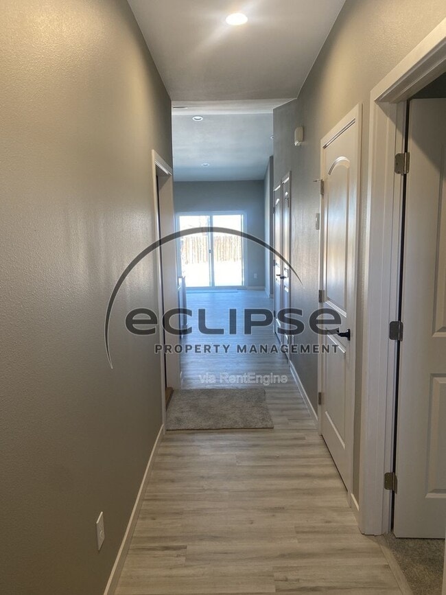 Photo - 511 Crestone Ave