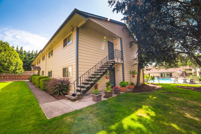 Building Photo - #119 LAURELWOOD ESTATES Rental