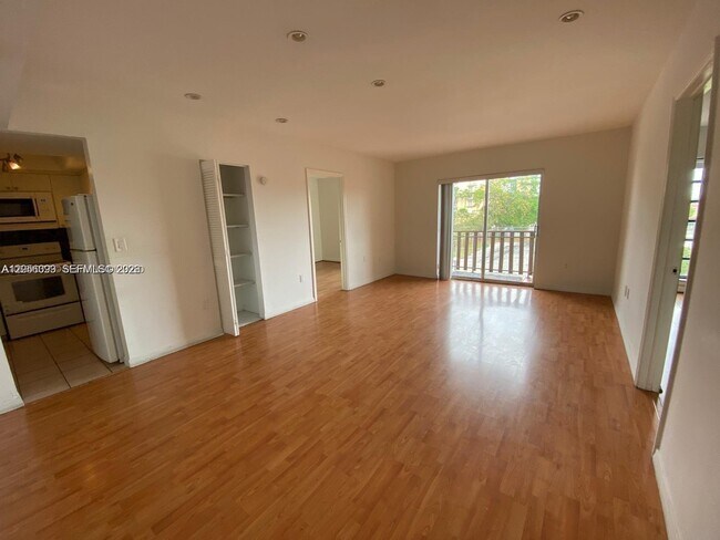 4713 NW 7th St Unit 306-1