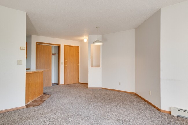 Bluemont Dining Room - Bluemont Village Apartments