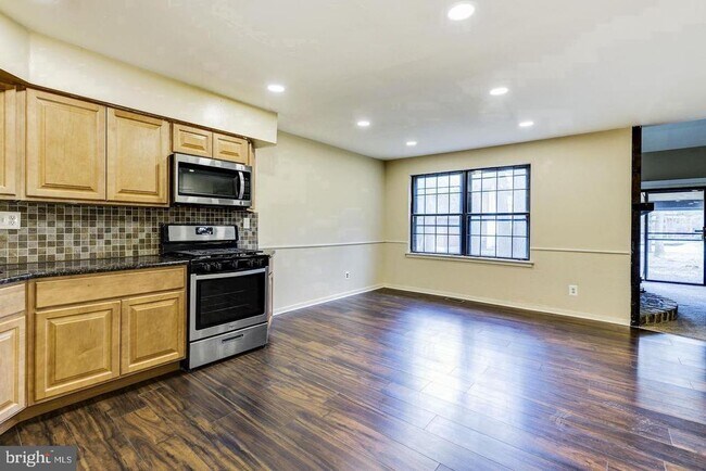 Photo - 215 Keats Dr